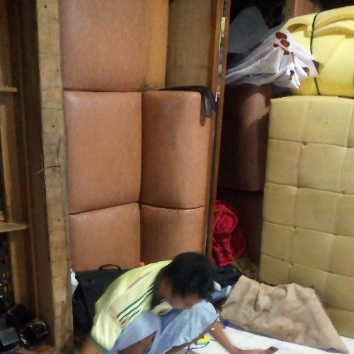 Service Sofa Cimahi Bandung Ganti kain kami  harus menggecek kursi/sofa anda dan memberikan pilihan bahan dengan berbagai merk dan motif 